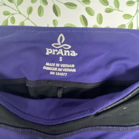 PRANA Women’s Capri Leggings Size Small Color Black & Purple - Picture 2 of 3